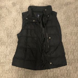 Gap black puffer vest